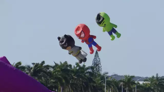 superhéroes volando en Campeche