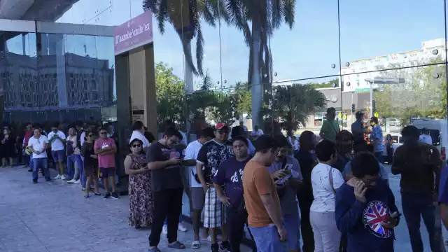 Hoy 8 mil personas acudieron  al pago de refrendó vehicular