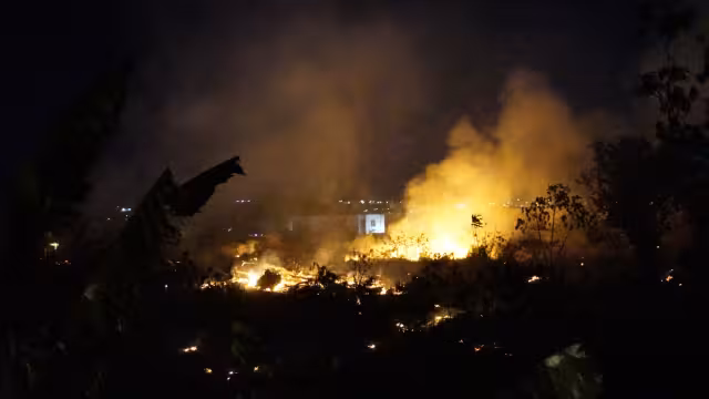 Pasada las 18:00 horas se notó la presencia de las llamas