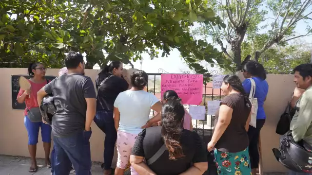 Tensión en primaria 'Lázaro Cárdenas'