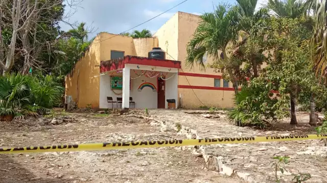 Los ladrones habían roto una ventana para así ingresar al edificio y cometer el robo