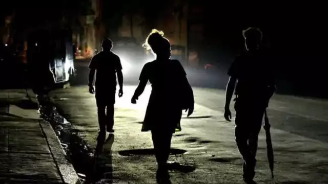 Cuba enfrenta su segundo día de apagón masivo tras una falla en su principal planta termoeléctrica