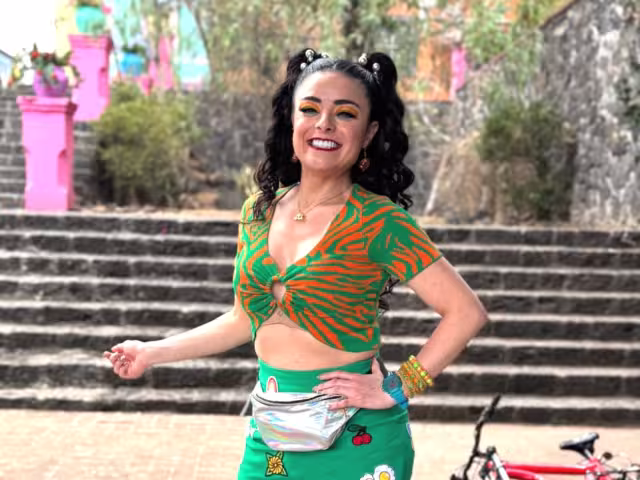 ¿Violeta Isfel cobra por tomarse fotos con sus fans?