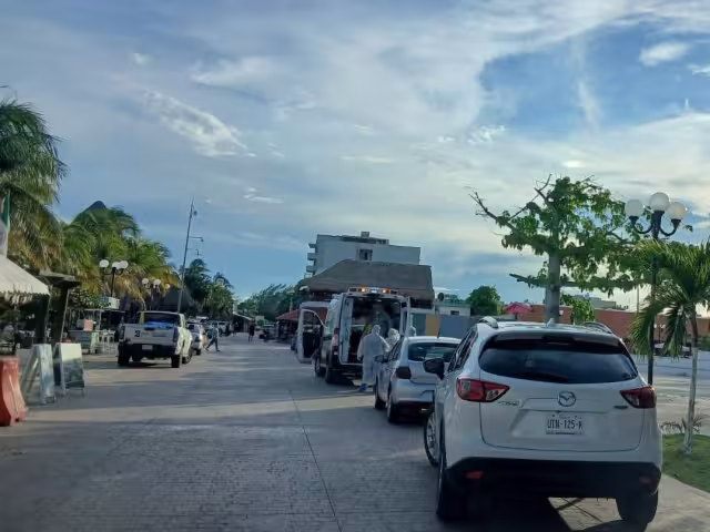 Los paramédicos de la ambulancia realizaron los protocolos de emergencia.