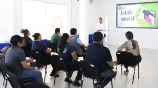 Liderazgo deficiente, extensas jornadas, mal ambiente y falta de reconocimiento, son algunos factores que afectan el bienestar emocion