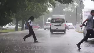 Onda tropical número 10 en Quintana Roo: Seguirán los chubascos y lluvias fuertes