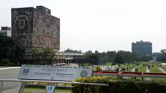Jóvenes estudiantes buscan defender el título durante un concurso internacional de Derecho en Holanda