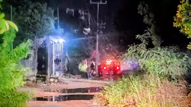 A unos metros del fraccionamiento Villas Otoch Paraíso fue abandonado el cuerpo.