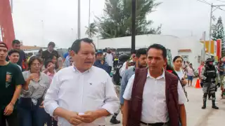 Supervisa Gobernador de Yucatán refugios temporales en Celestún, Hunucmá y Sisal