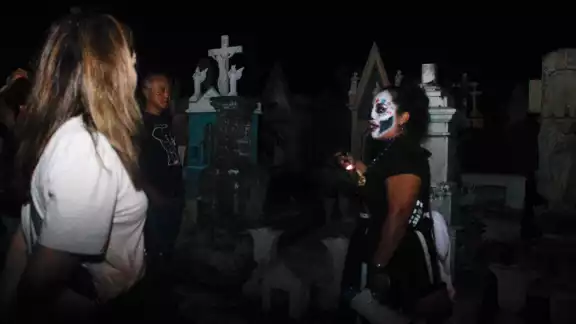 Realizan recorrido en el cementerio general por el Festival de las Ánimas 2024