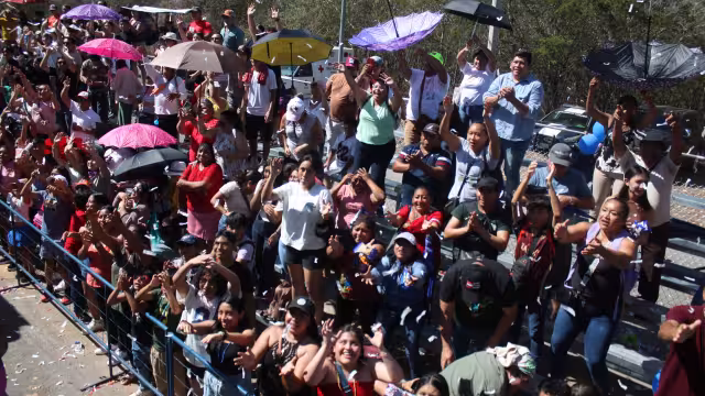 A pesar del fuerte calor, los asistentes al último derrotero del Carnaval de Mérida disfrutaron del ambiente de fiesta