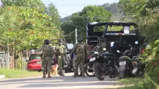 Presencia de seguridad y antimotines tras operativo para el aseguramiento de un predio en Champotón