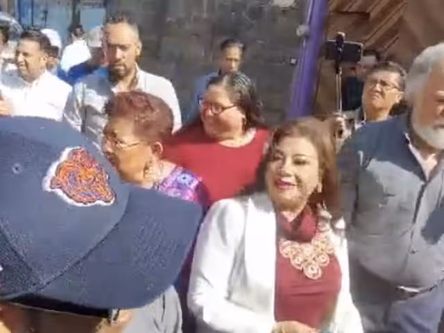 Clara Brugada emite su voto en las Elecciones 2024