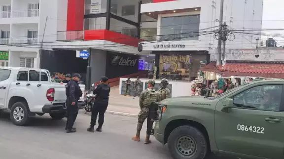 Distintos elementos del gobierno participaron en un cateo en el centro de la ciudad.