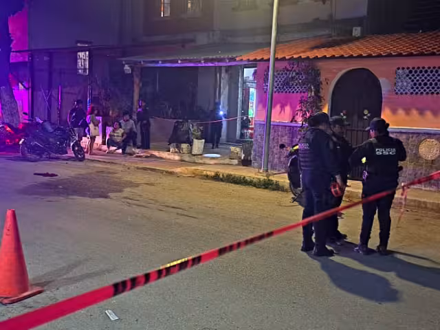 Un hombre fue ejecutado a balazos dentro de la Pizzería Tulum, cerca del Palacio Municipal.