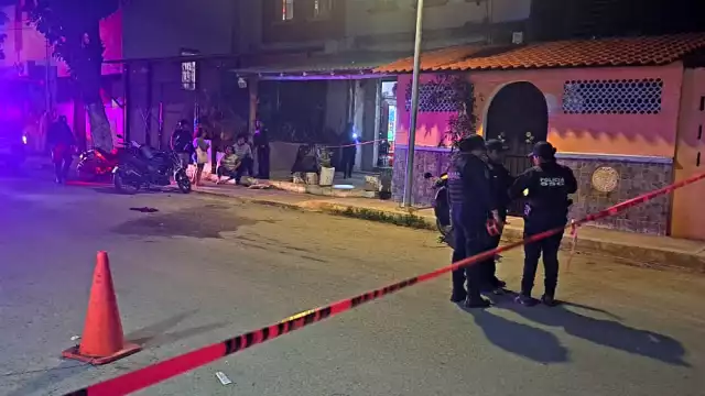 Un hombre fue ejecutado a balazos dentro de la Pizzería Tulum, cerca del Palacio Municipal.