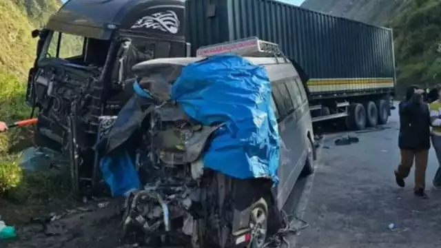En dos diferentes accidentes carreteros en Perú, falleciero 19 personas