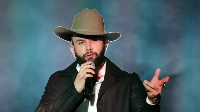 Carín León reitera que no desea colaborar con Christian Nodal