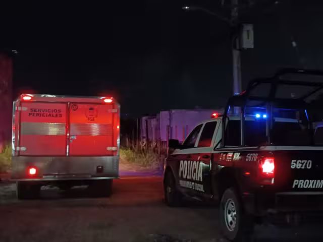 Al menos una persona logró sobrevivir al ataque armado.