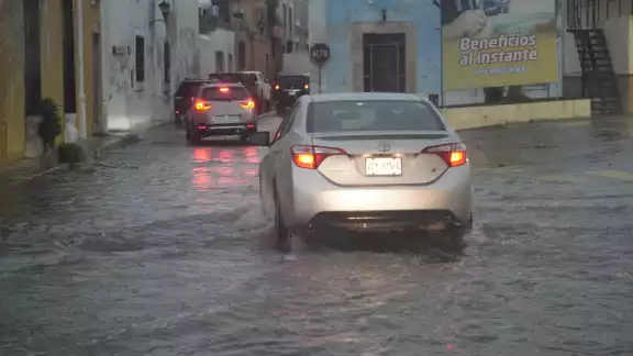 En caso de crearse un nuevo ciclón, tendría el nombre de Debby, destacó la dependencia.