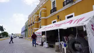 ¡Otra vez! Extrabajadores del Ayuntamiento de Campeche retoman protesta en edificio municipal