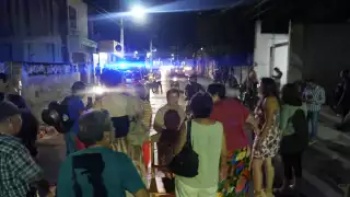 Vecinos de Revolución bloquean avenida en Campeche por fallas eléctricas sin resolver