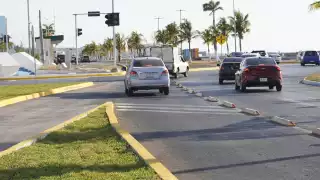 Avanza obra del Tren Ligero en Campeche: Instalan vialetones y semáforos en glorietas