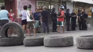 "En crisis"; campechanos bloquean avenida hartos de las fallas eléctricas en el estado