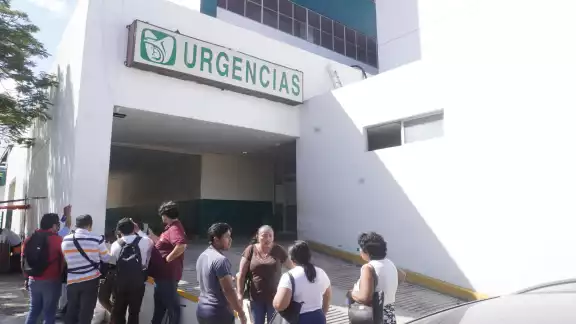 Familiares de pacientes amenazan con demanda colectiva por negligencia