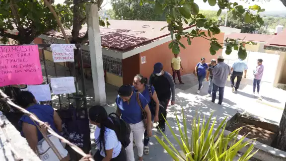 La Federación decidió entregar el recurso a los padres de familia para evitar los desfalcos.