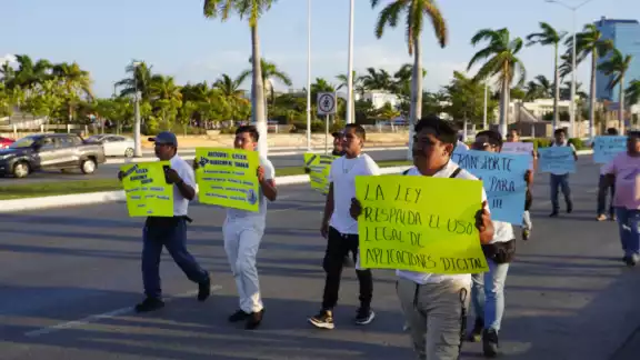 Choferes de Didi e InDrive marchan para pedir facilidades laborales Choferes de Didi e InDrive marchan para pedir facilidades laborales