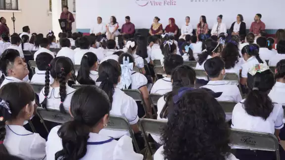 En las escuelas de nivel básico ya no será permitida la venta de alimentos chatarra en cualquiera de sus variantes, para mejorar la calidad alimenticia de los estudiantes