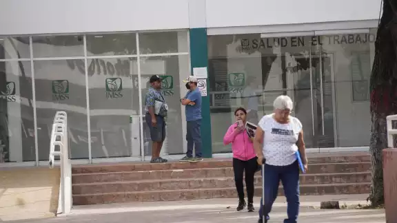 Los cambios de temperatura también son una causa para enfermarse. Los cambios de temperatura también son una causa para enfermarse.