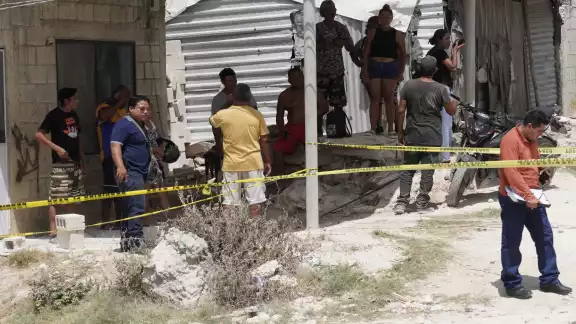 En la colonia Sinaí un joven fue atacado a balazos por dos sujetos en motocicleta; recibió al menos seis disparos en el abdomen.