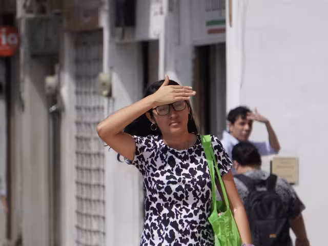 También se registrarán rachas de viento mayores a los 60 kilómetros por hora, por el efecto surada.
