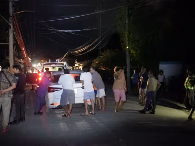 Los ciudadanos sufren de los constantes apagones en el Estado.