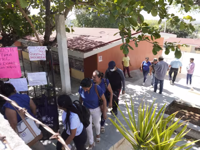 La Federación decidió entregar el recurso a los padres de familia para evitar los desfalcos.