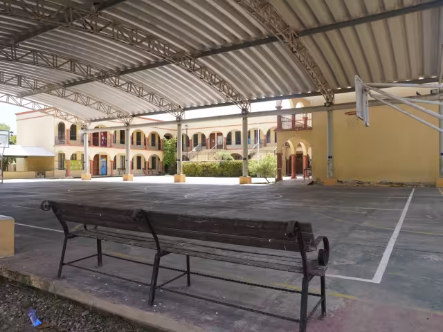 La mayoría de los albergues son escuelas, donde el riesgo de inundaciones es menor.