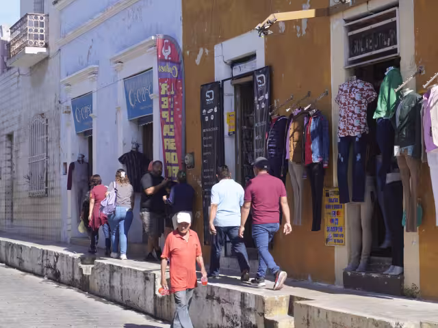 Comerciantes se quejan del mal estado de transformadores.