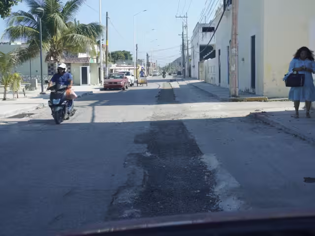 Trabajadores del Smapac realizaron a medias trabajos de reparación de fugas y bacheo