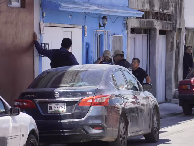 Un cateo en el barrio de Santa Ana reveló presuntas actividades ilícitas, incluyendo grabaciones de menores y trata de personas.