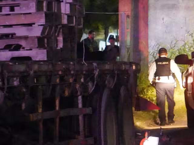 La policía acordonó la zona para realizar el levantamiento del cuerpo.