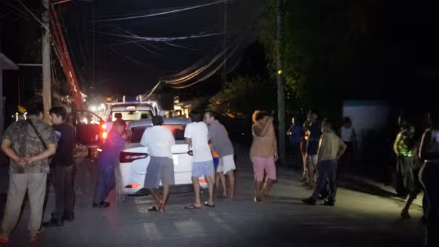 Los ciudadanos sufren de los constantes apagones en el Estado.