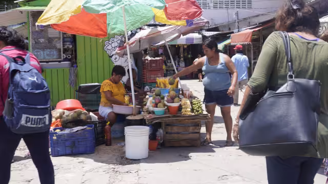 Hay más de 150 vendedoras que resultaron afectadas por Beryl.