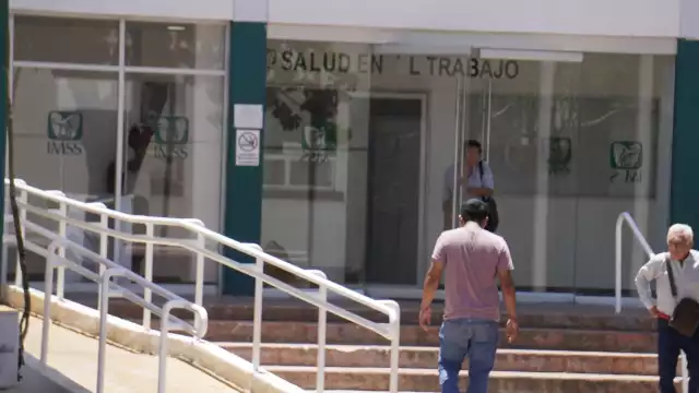 Denuncian violencia laboral contra residentes en hospital del IMSS