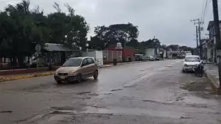 Primeras lluvias de la Tormenta Tropical "Helene" llegan a Lázaro Cárdenas