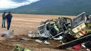 Helicóptero se desploma en la Laguna de Sayula, Jalisco; hay cuatro heridos graves
