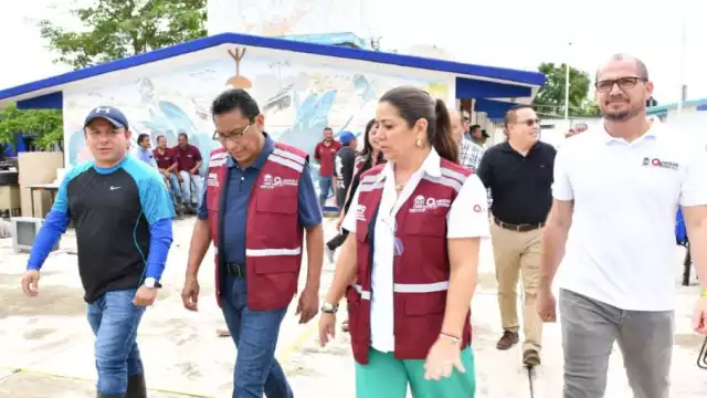 Carlos Gorocica Moreno, Secretario de Educación de Quintana Roo, recorre escuelas afectadas