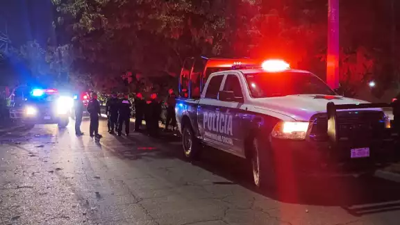 Previo a la llegada de la policía, los presuntos responsables fueron golpeados por los vecinos; uno quedó semidesnudo