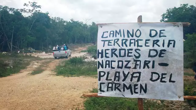 Apenas 25 kilómetros los separan de la cabecera municipal de Solidaridad, de los cuales, 13 forman parte de un camino de terracería, que recorren con mucha dificultad